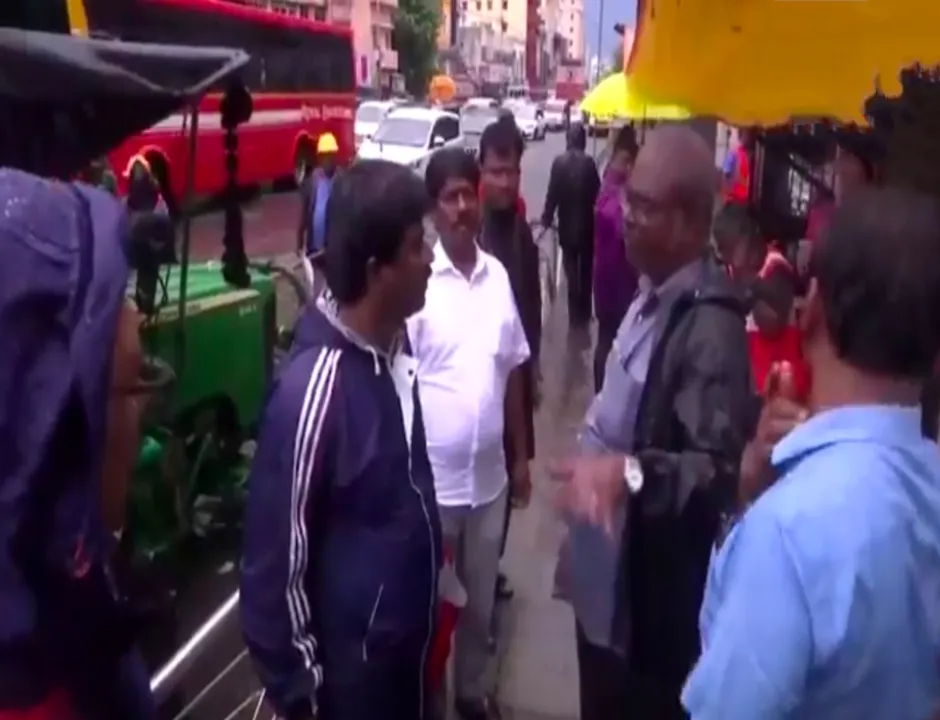 বৃষ্টির মধ্যে পুনরুদ্ধারের কাজ : জলাবদ্ধ পুনমল্লি রাস্তার উন্নয়নে আশাবাদী বিধায়ক