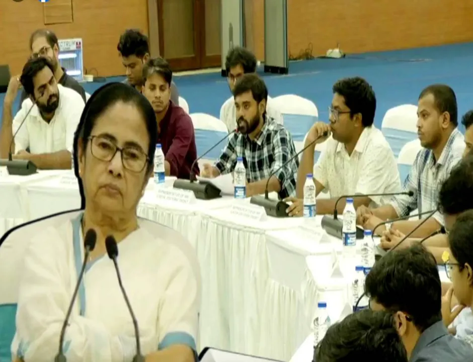 মুখ্যমন্ত্রীর মাস্টার স্ট্রোক : চাপে জুনিয়র চিকিৎসকরা