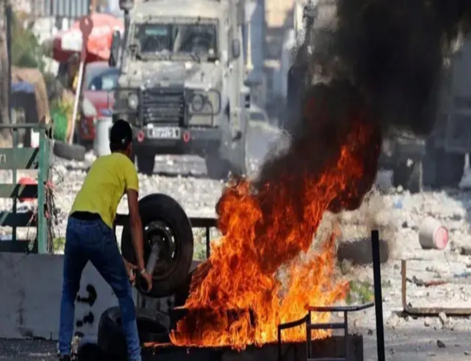 বসতি স্থাপনকারীদের নৃশংস হামলা : পশ্চিম তীরে গাড়িতে অগ্নিসংযোগ