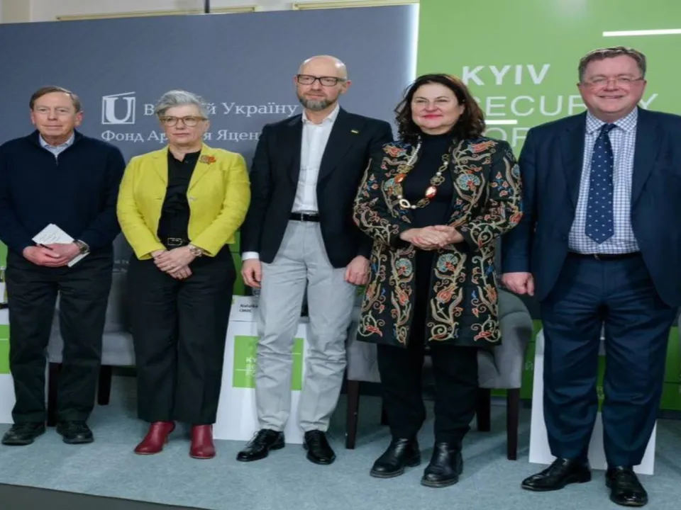 ইউক্রেনের জন্য নিরাপত্তা প্যাকেজ : দাবি পেশ!