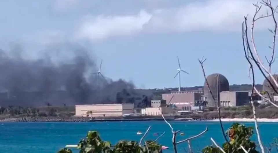 পারমাণবিক বিদ্যুৎ কেন্দ্র থেকে ধোঁয়া- ভিডিও দেখুন