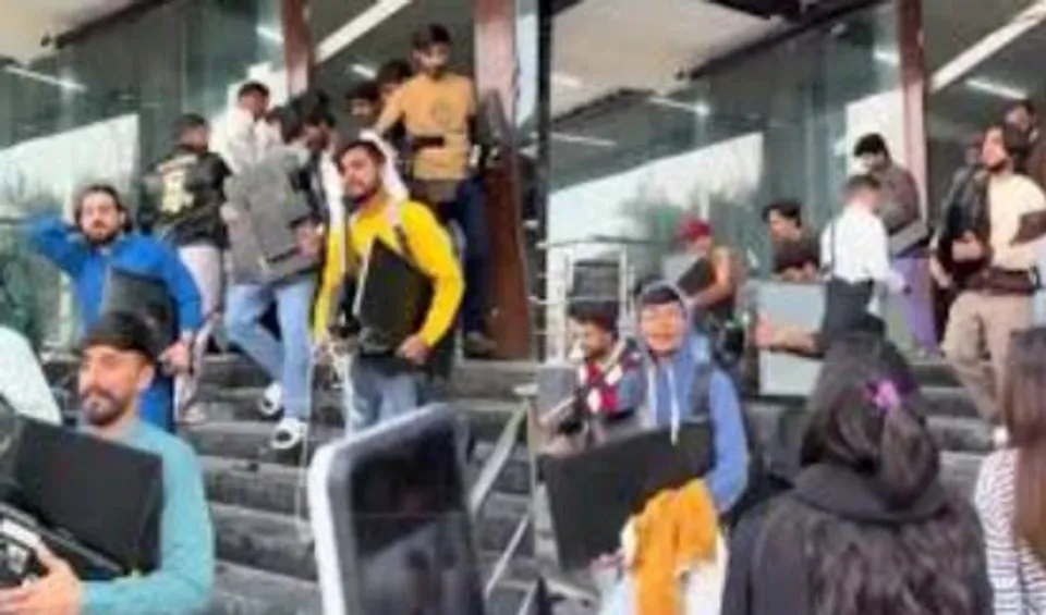 pakistan office looth