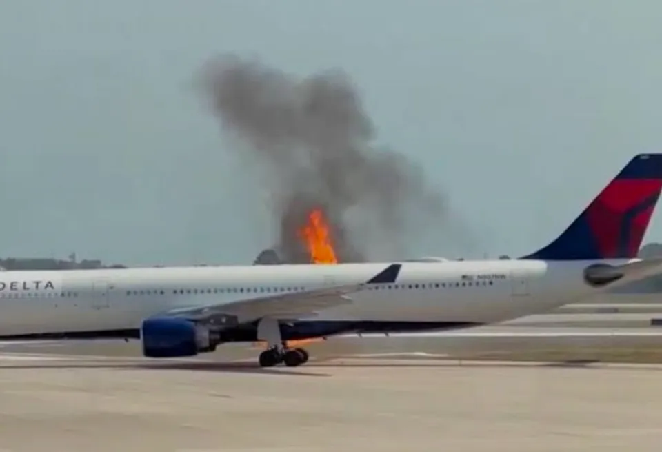 অরল্যান্ডো বিমানবন্দরে ডেল্টা বিমানে আগুন! কি অবস্থায় রয়েছে ৩০০ যাত্রী? জানুন