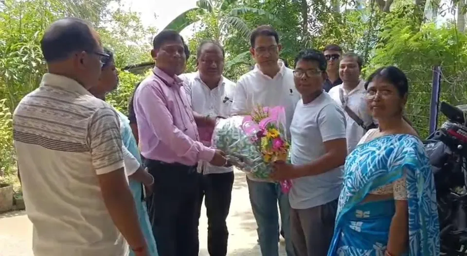 ডেবরায় মাধ্যমিকে প্রথম অর্ঘ্য, শুভেচ্ছা জানাতে এলেন বিধায়ক