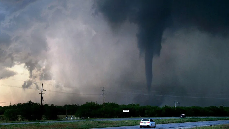 মেমোরিয়াল ডে-তে আমেরিকার দক্ষিণে ঝড়-বৃষ্টির আশঙ্কা, সতর্ক ১ কোটির বেশি মানুষ