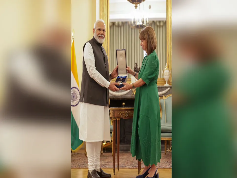 modi greece award.jpg