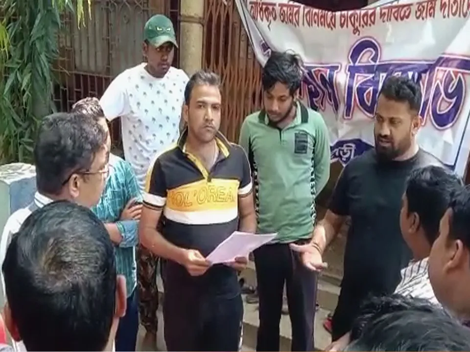 খোট্টাডিহী ওসিপি এজেন্ট অফিসের সামনে ধর্মঘট