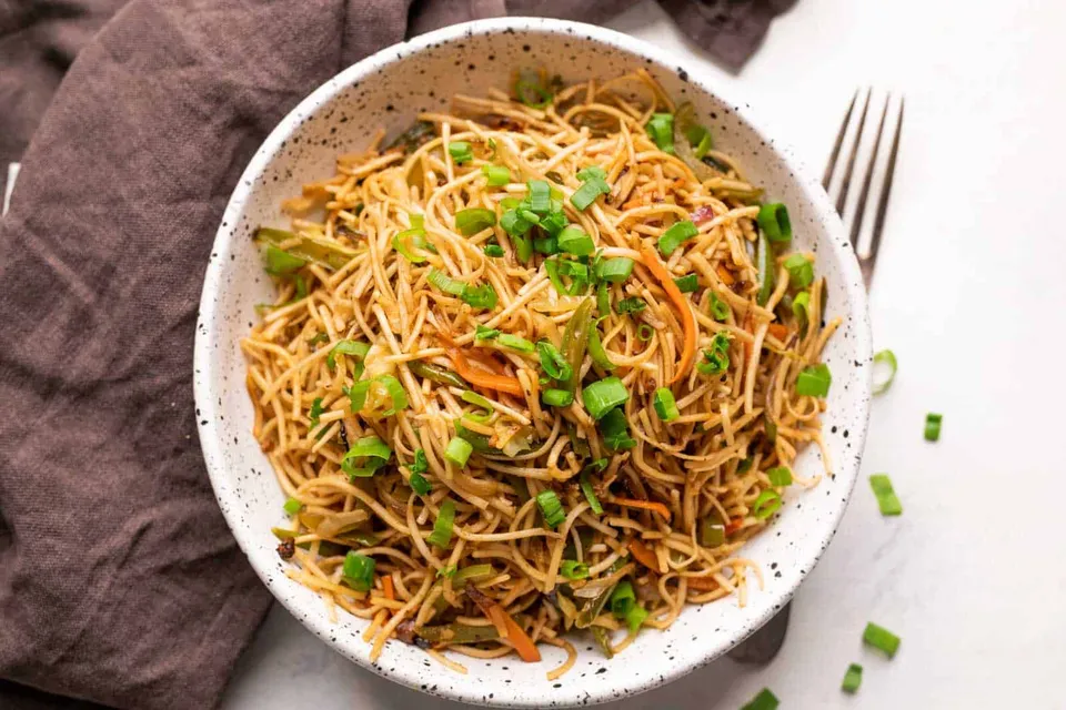 Vegetable-Hakka-Noodles-Restaurant-Style-3.jpg