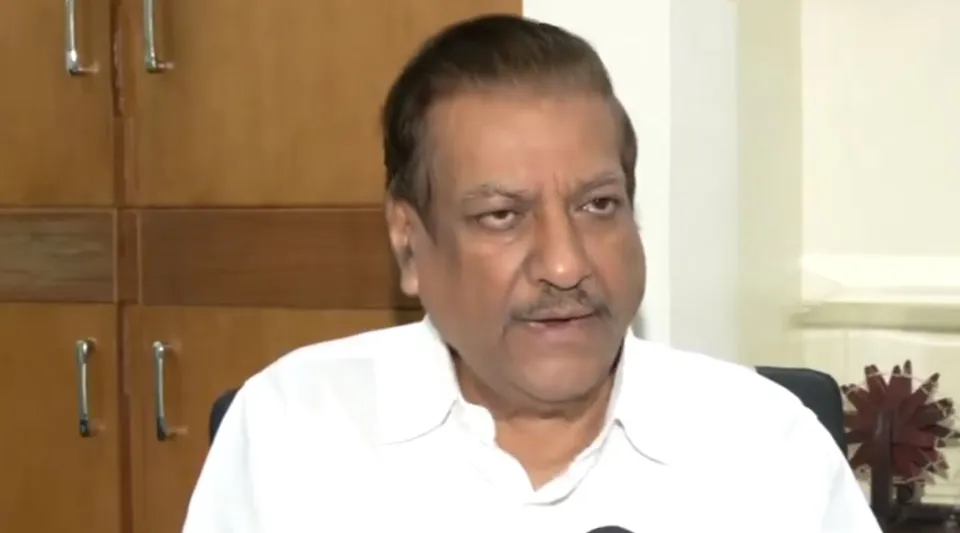  maharashtra former cm.JPG