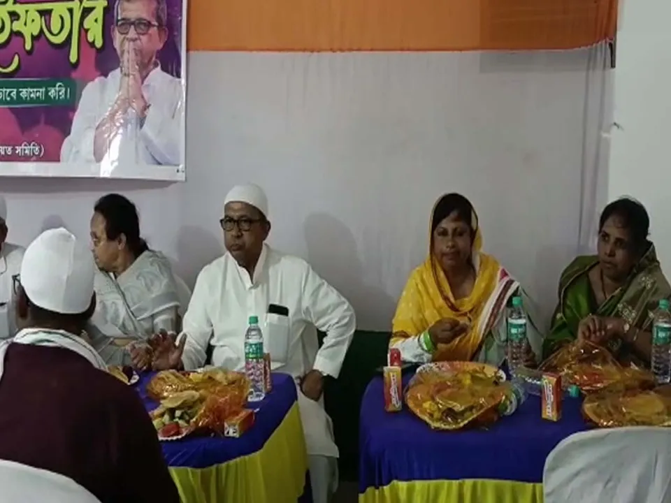 ইফতার পার্টিতে খোদ মন্ত্রী