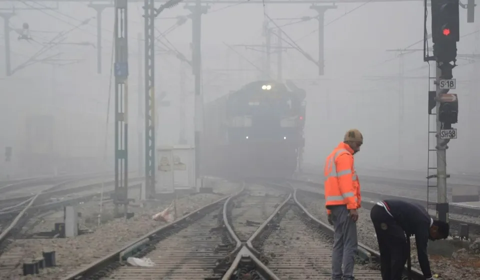delhi train 1.jpg