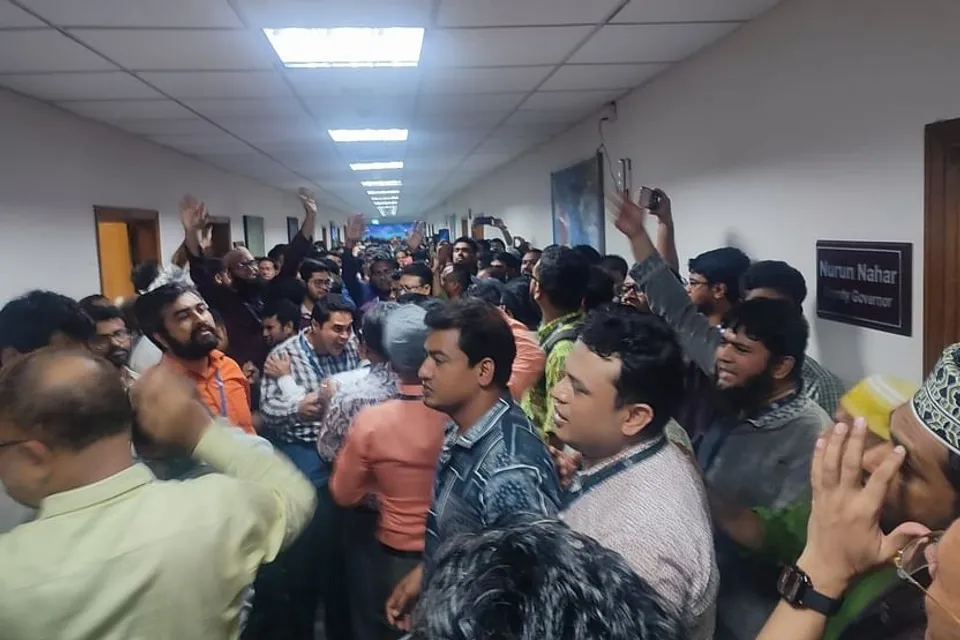 সাদা কাগজে সই করেই পদত্যাগ বাংলাদেশ ব্যাংকের ডেপুটি গভর্নরের