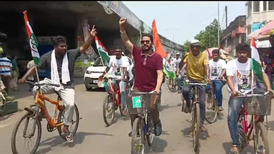 ডেবরায় বিধায়ক ও ব্লক সভাপতির সাইকেল র‍্যালি