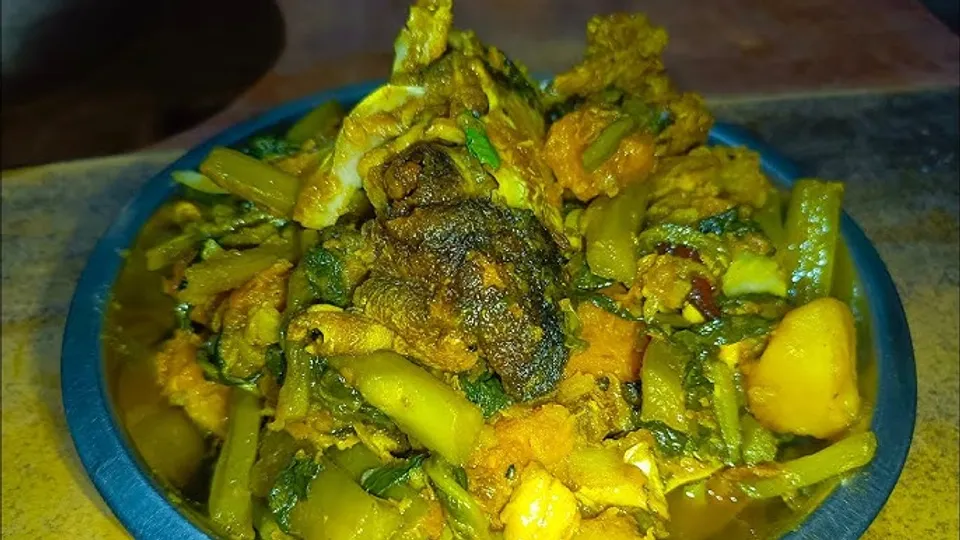 maccher matha die pui shaak chachori