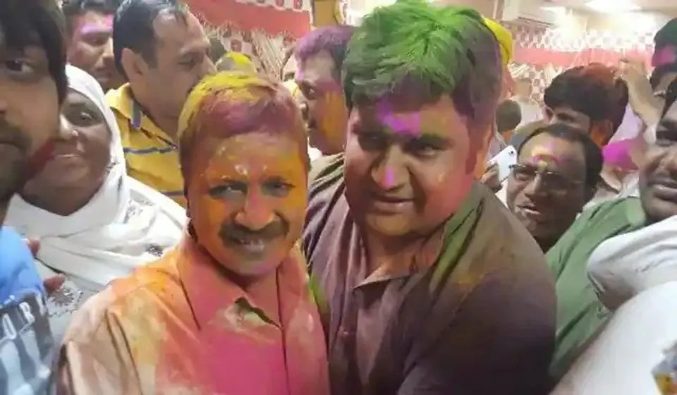 ‘গিরগিটের সব রঙ শেষ হয়ে গেছে’, হোলিতেও কেজরীকে দুষল বিজেপি 