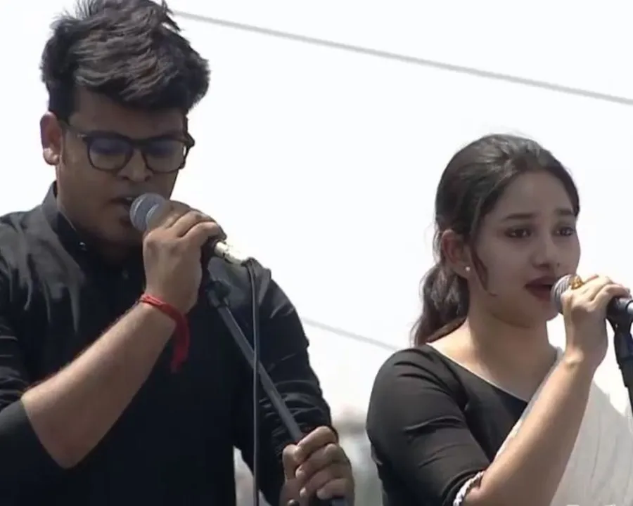 সব জল্পনা উড়িয়ে 'জনগর্জন'-এর মঞ্চে রাজন্যা!