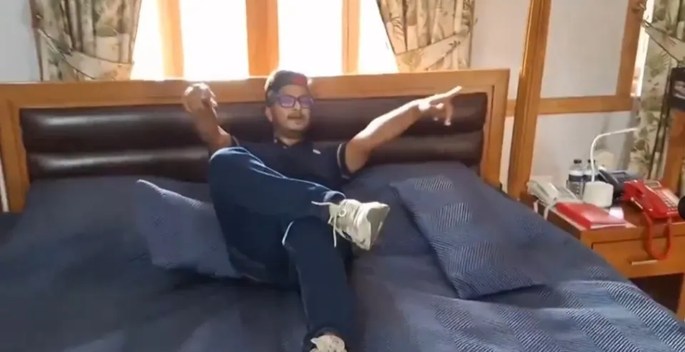 শেখ হাসিনার বিছানায় পায়ের ওপর পা তুলে শুয়ে যুবক!