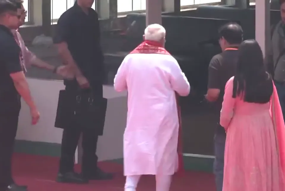 ক্রুজে চড়ে কোথায় যাচ্ছেন মোদি?