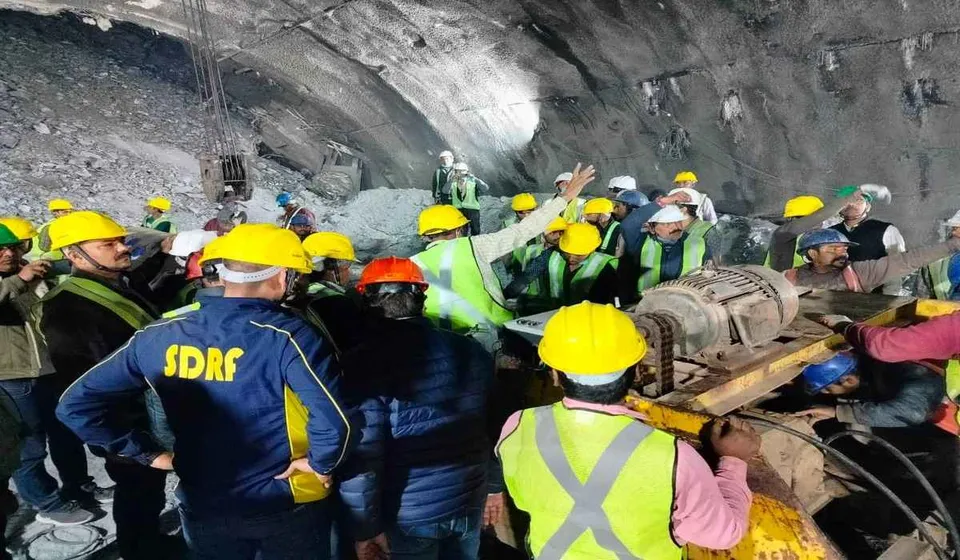 2023-11-14T141039Z_426911461_RC22D4AEAYYZ_RTRMADP_3_INDIA-TUNNEL-COLLAPSE.jpg
