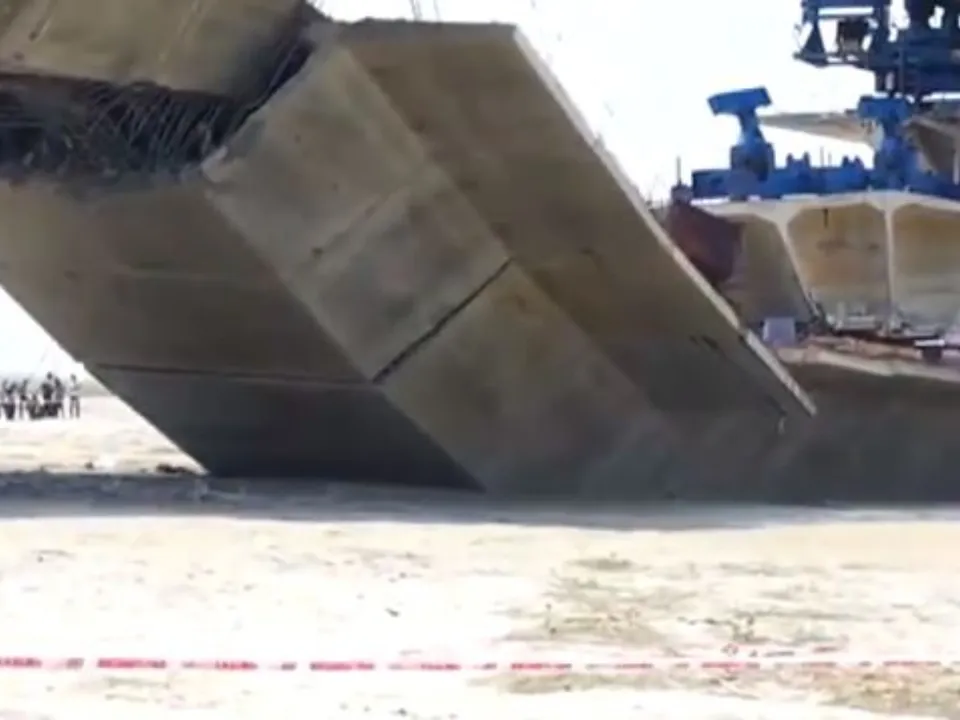 bihar bridge collapse .jpg