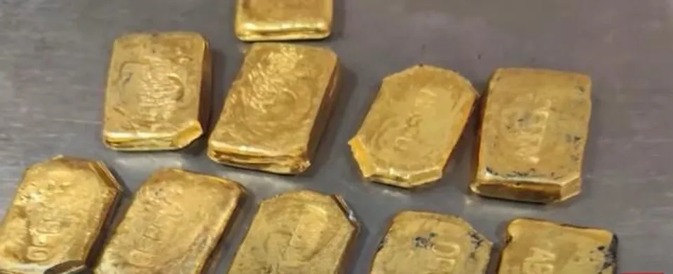 বেল্টের মধ্যে ভরে সোনা পাচার, আটক ১