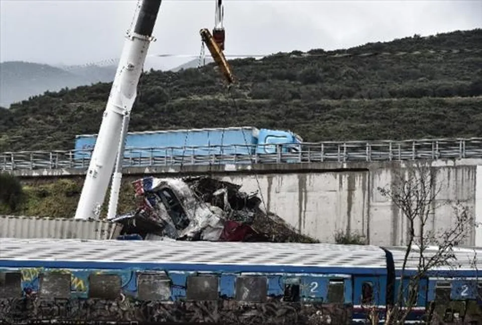 গ্রিসে ট্রেন দুর্ঘটনায় আরও তিন কর্মকর্তার বিরুদ্ধে অভিযোগ