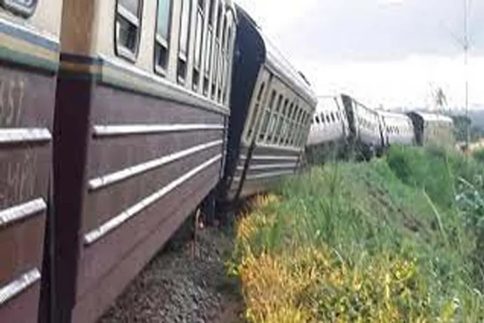 লাইনচ্যুত ট্রেন, আহত ও নিহত বহু