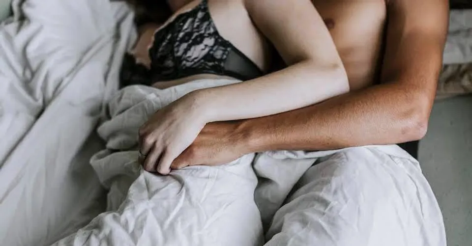 মিলনে নারকেল তেল?