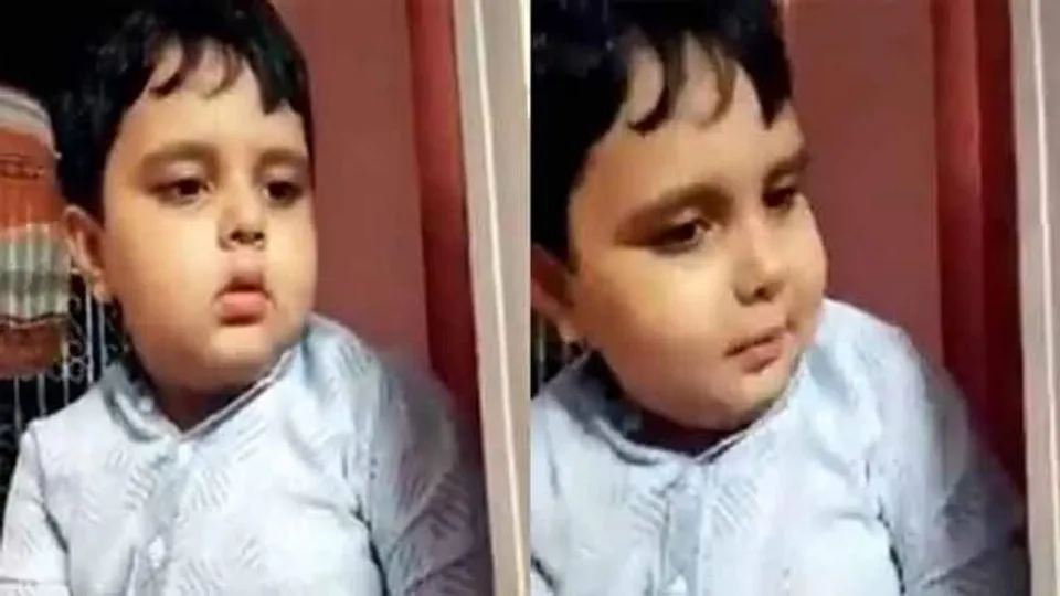 বার্গার না খেতে পেরে কি রাগ একরত্তির,দেখুন ভিডিও