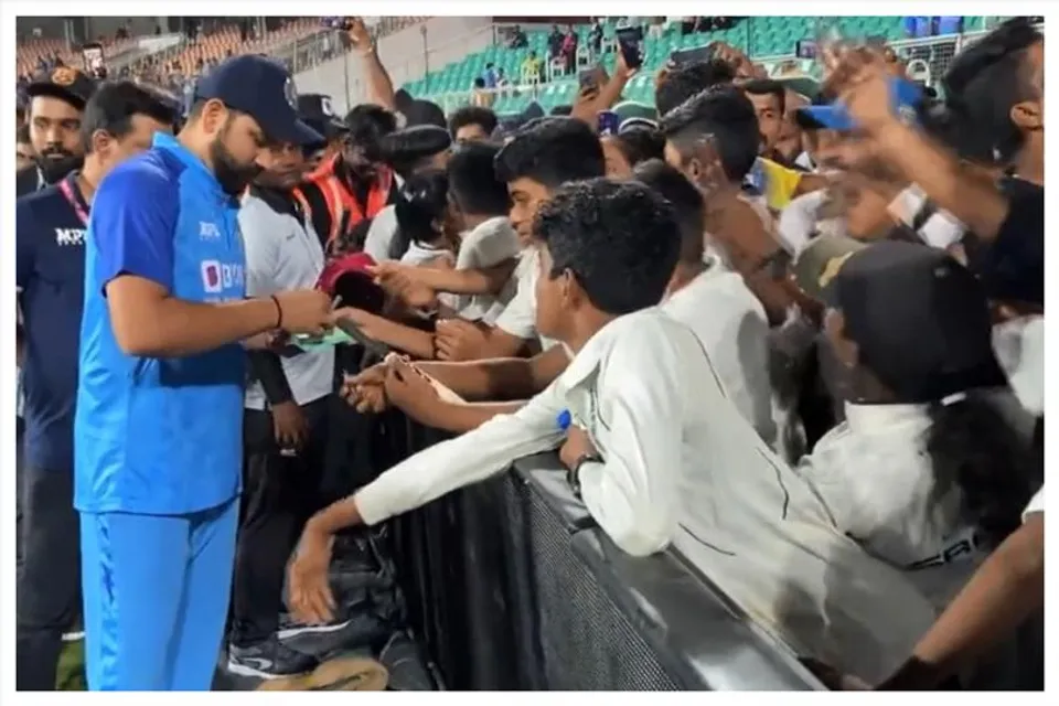 ভক্তদের আবদার রাখলেন রোহিত শর্মা
