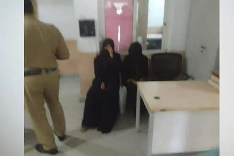 দুর্গা মূর্তি ভাঙচুরের অভিযোগে ধৃত ২ মহিলা