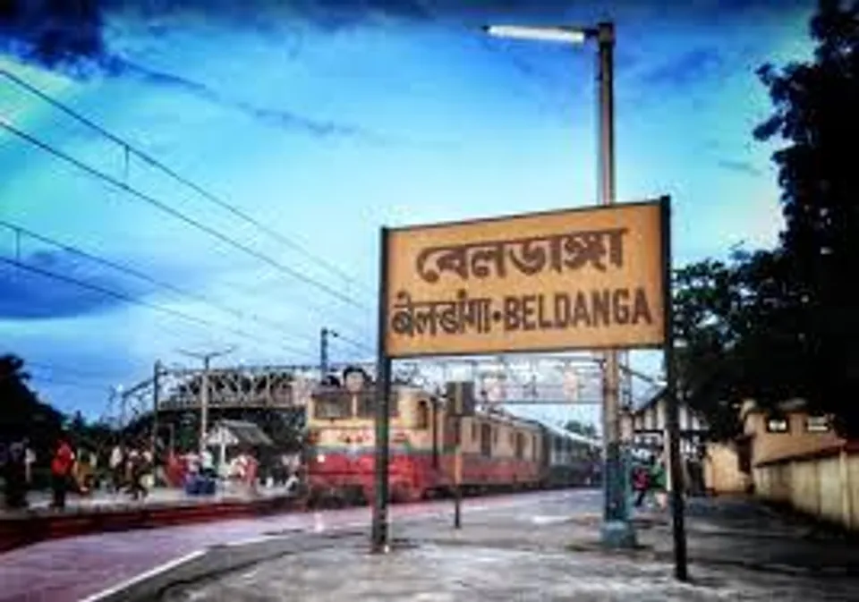 যুবককে চলন্ত ট্রেন থেকে ফেলে দেওয়ার অভিযোগ সহযাত্রীদের বিরুদ্ধে