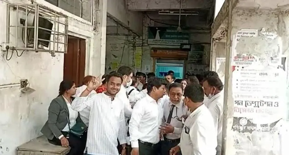 দুর্গাপুরে আইনজীবিদের বার অ্যাসোসিয়েশনের ভোট নিয়ে সরগরম আদালত চত্বর