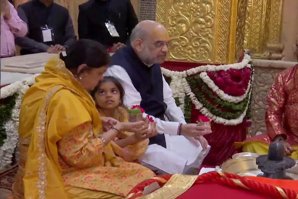গুজরাটের গিরের সোমনাথ মন্দিরে বিশেষ পুজো কেন্দ্রীয় স্বরাষ্ট্রমন্ত্রীর