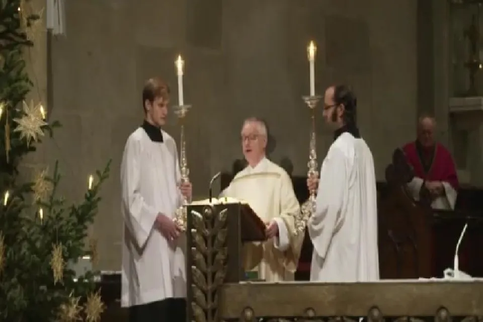 প্রাক্তন পোপ ষোড়শ বেনেডিক্টের অন্ত্যেষ্টিক্রিয়ার আগে বিশেষ শ্রদ্ধা জ্ঞাপন- দেখুন ভিডিও