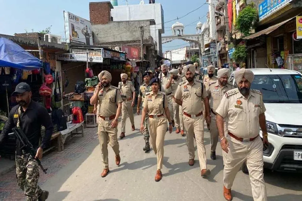 গুরুদাসপুর এবং লুধিয়ানায় পতাকা মার্চ পুলিশের, বাড়ল ইন্টারনেট পরিষেবা স্থগিতের মেয়াদ