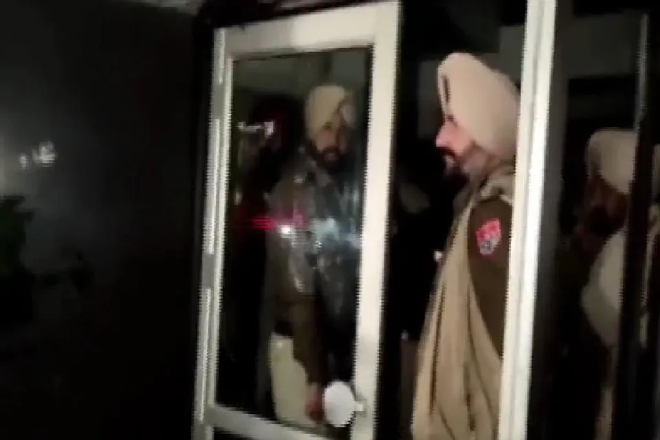 এবার গ্রেফতার করা হল বিধায়কের ব্যক্তিগত সহায়ককে