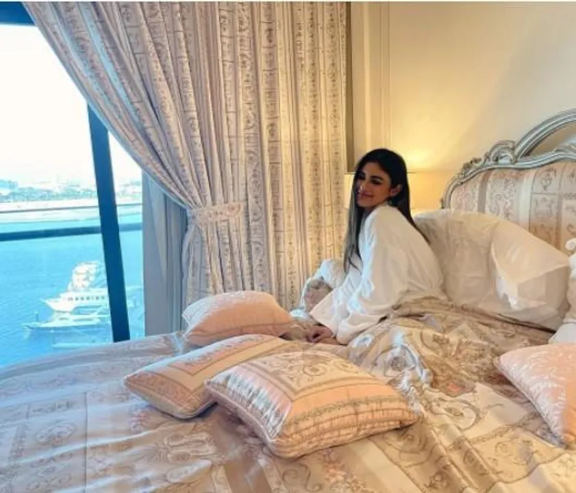 বেডরুমে উঁকি!