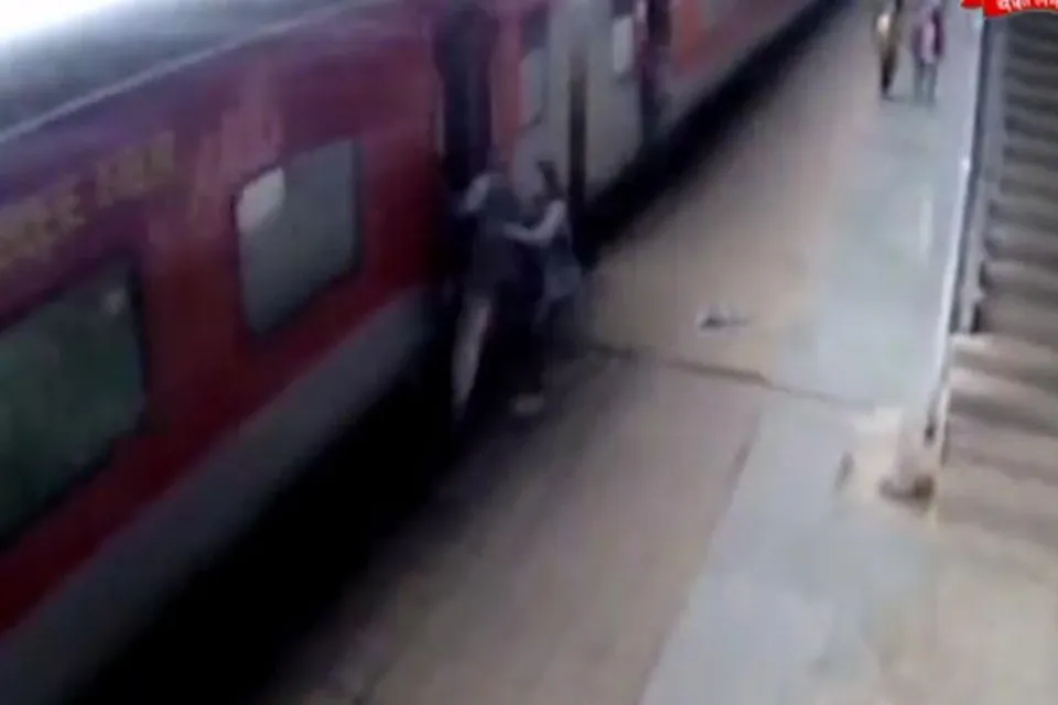 RPF কনস্টেবল প্রজ্ঞার উদ্যোগে প্রাণ বাঁচল বয়স্ক ব্যক্তির