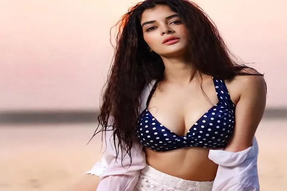 ট্যুইটারে মধুমিতার নয়া লুক ঘিরে উন্মাদনা