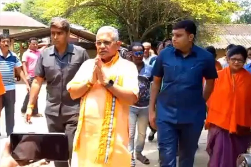 সরকারি প্রকল্প নিয়ে জনসংযোগে দিলীপ ঘোষ