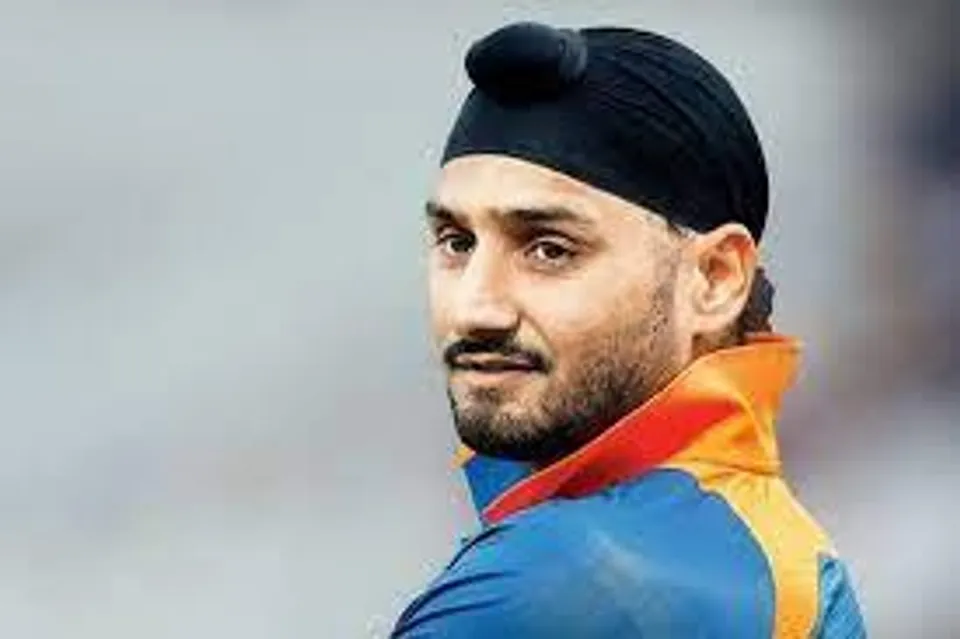 অবসরের পরেই পুরানো ২২গজকে চুমু খেলেন ভাজ্জি