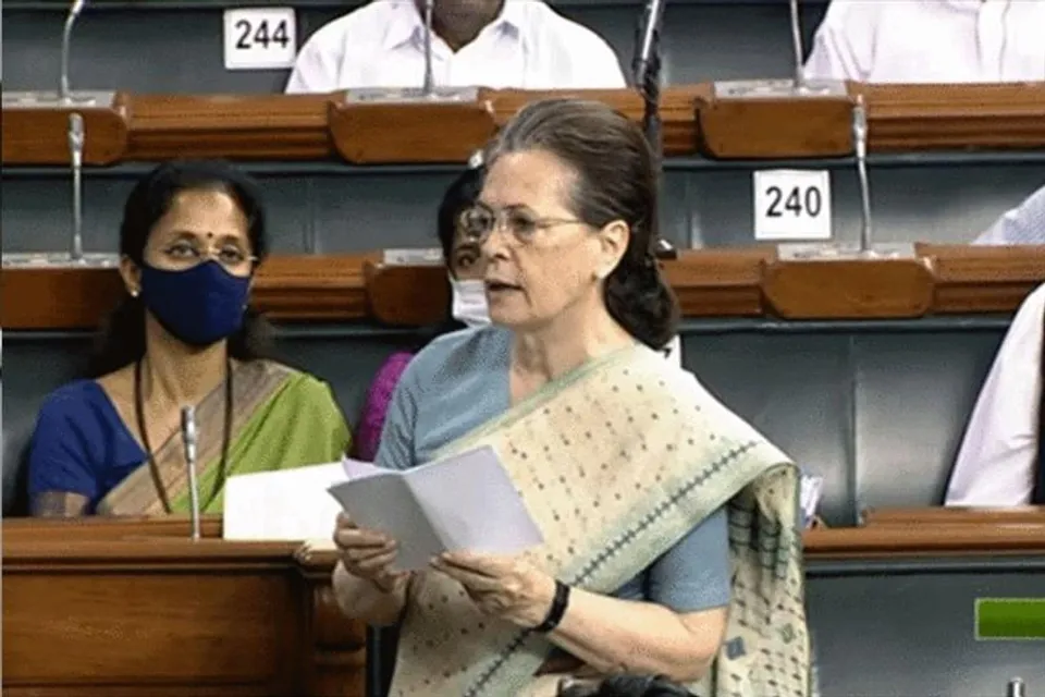 গণতন্ত্রকে হ্যাক করতে সোশ্যাল মিডিয়ার অপব্যবহার করা হচ্ছেঃ সোনিয়া