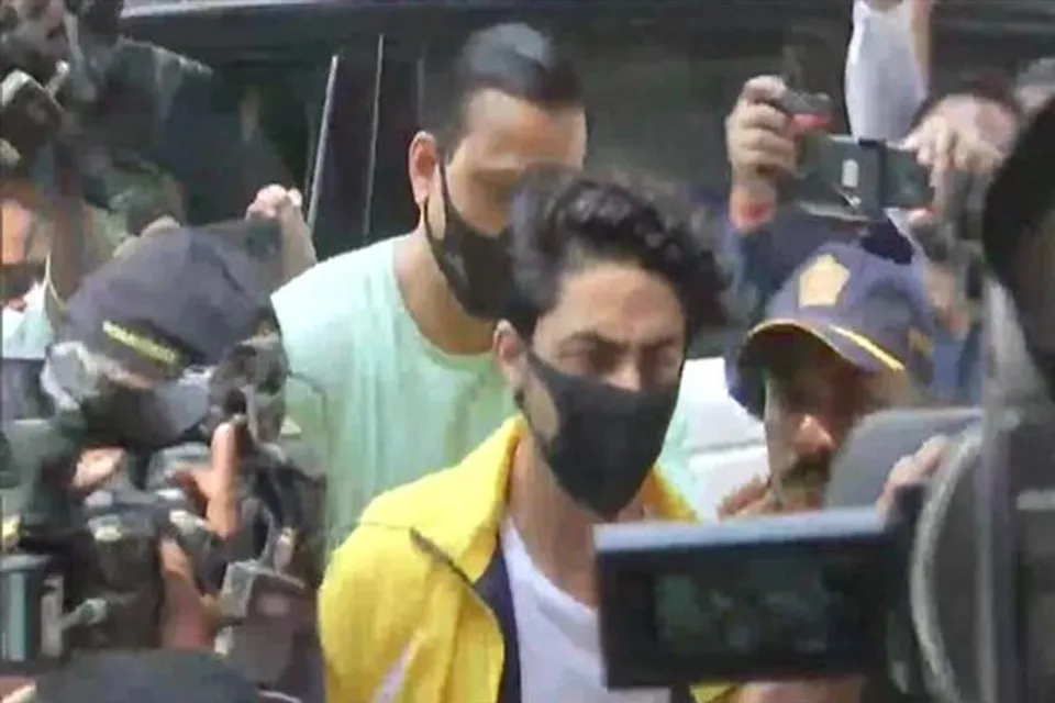 এনসিবি দফতরে হাজিরা দিলেন আরিয়ান খান