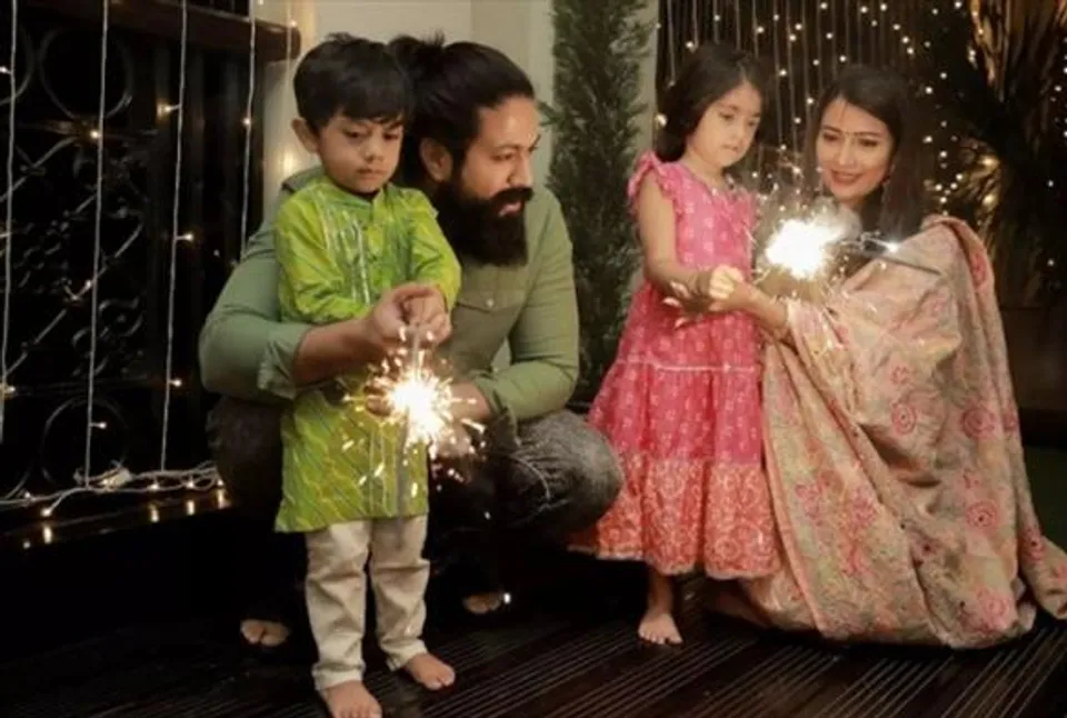 দীপাবলি ২০২২: কেজিএফ তারকা যশ কীভাবে স্ত্রী রাধিকা পণ্ডিত এবং বাচ্চাদের সঙ্গে  উৎসব উদযাপন করলেন?