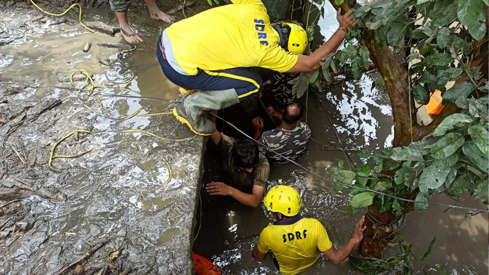 বাড়ির ভেতরে নদীর জল, মৃত্যু মহিলার