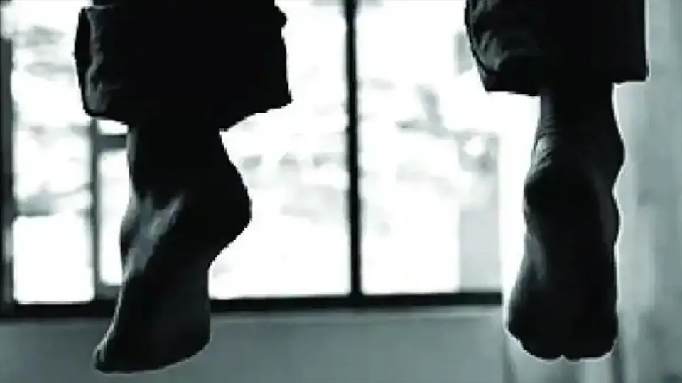 বিয়ের দুমাসের মধ্যেই আত্মঘাতী যুবক