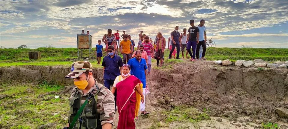 নদীর ভাঙ্গন পরিদর্শনে বিধায়িকা