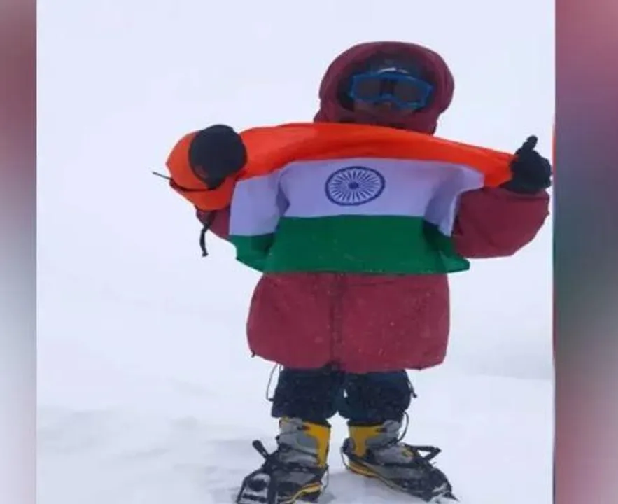 মাত্র ৮ বছর বয়সেই খুদের শৃঙ্গ জয়