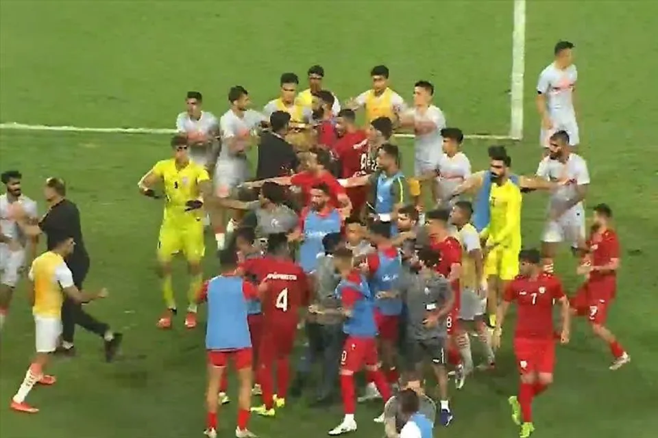 আফগানদের আচরণে ক্ষুব্ধ নেট পাড়া